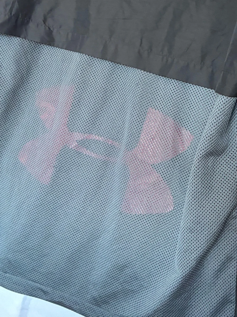 UNDER ARMOUR boys full zip wind jacket - Picture 6 of 9